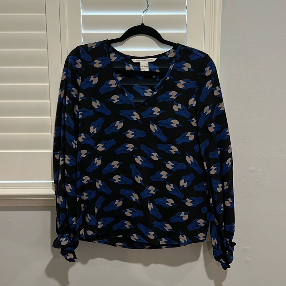 Diane Von Furstenberg 100% silk top